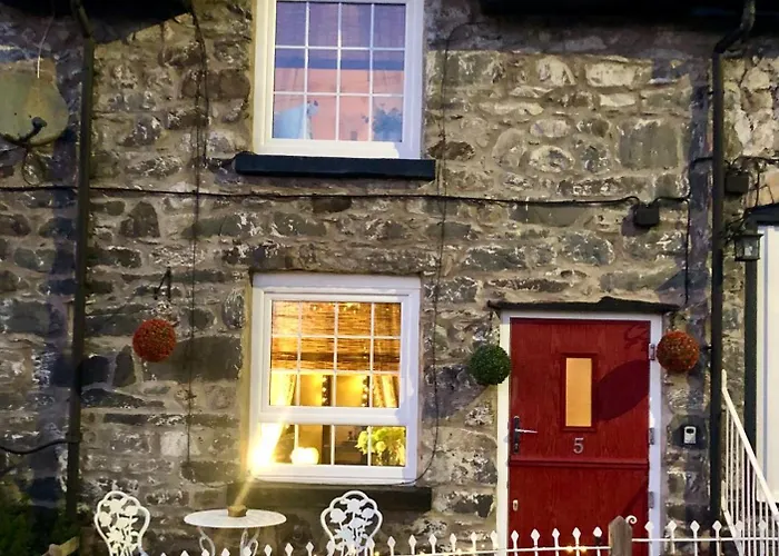 Maytree Cottage. Compact Home In Mid Wales.