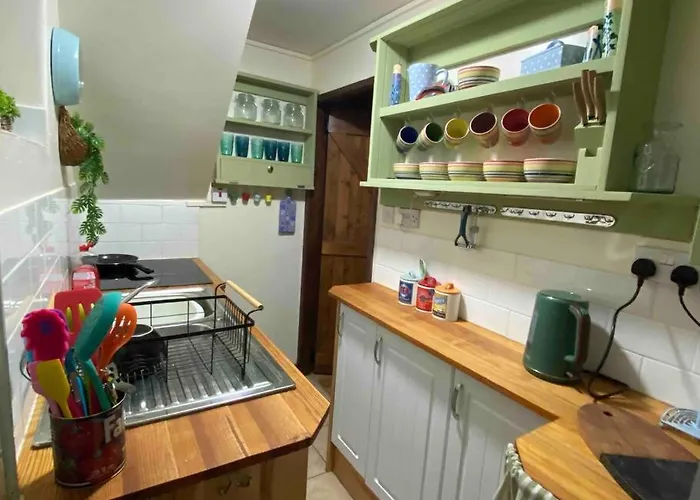 Maytree Cottage. Compact Home In Mid Wales.