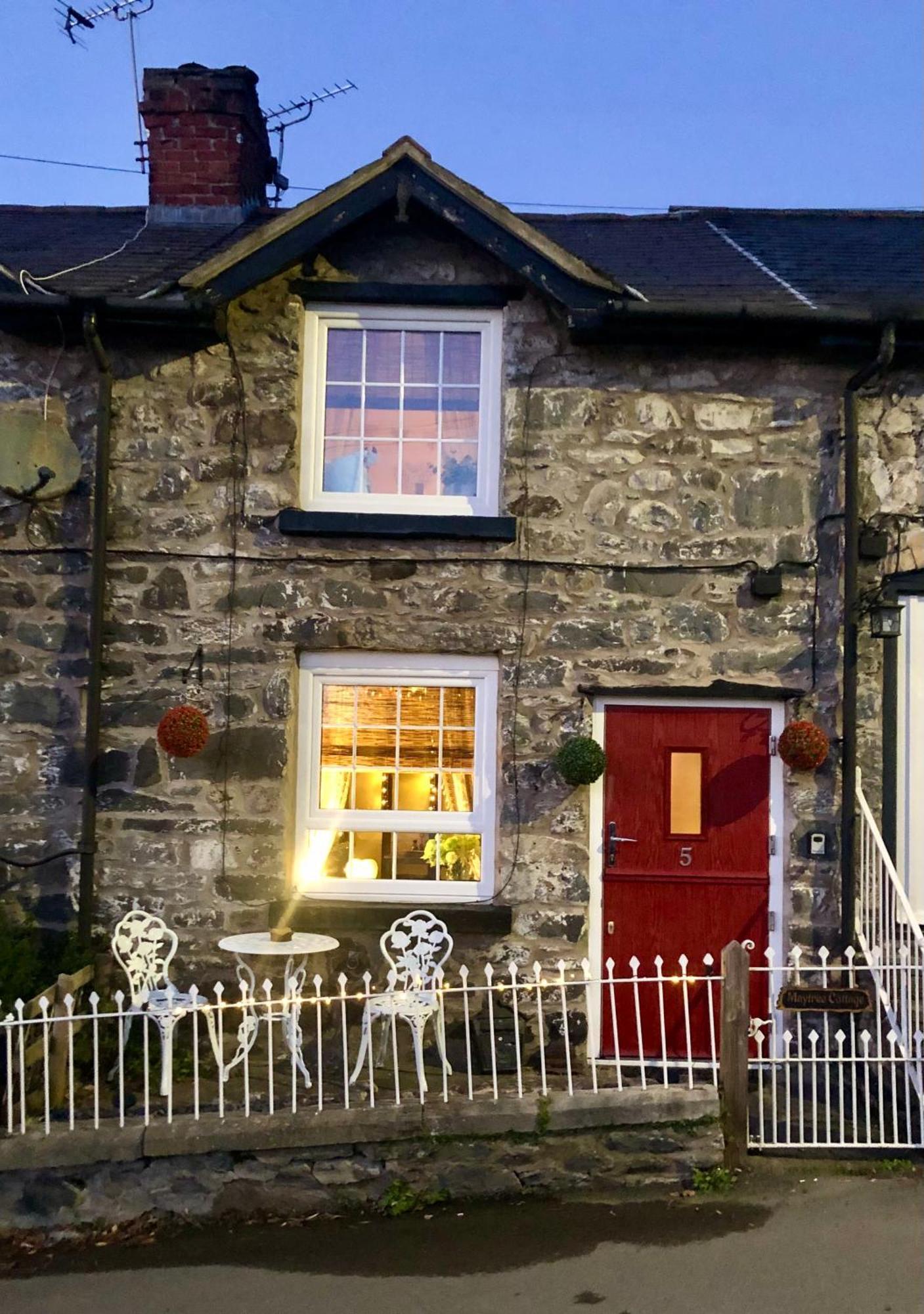 Holiday home Maytree Cottage. Compact In Mid Wales. *