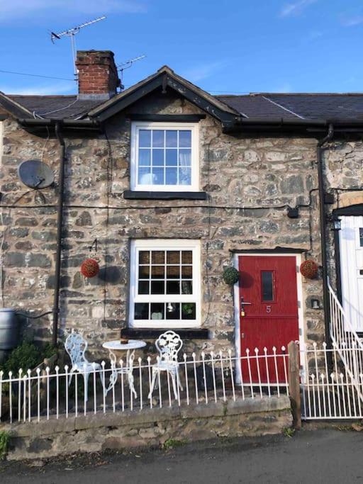 Maytree Cottage. Compact In Mid Wales. *