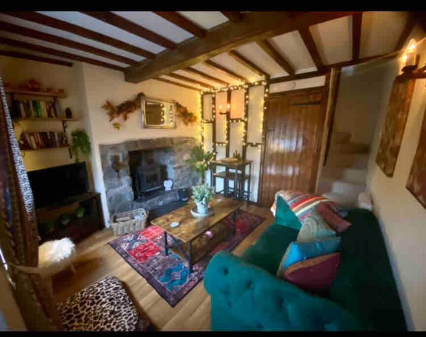 Maytree Cottage. Compact In Mid Wales.
