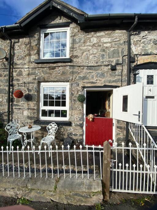 Maytree Cottage. Compact In Mid Wales. *
