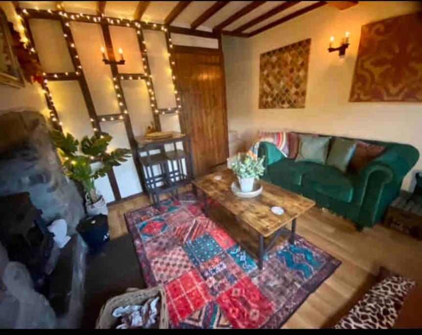 Maytree Cottage. Compact In Mid Wales. Llanrhaeadr-ym-Mochnant